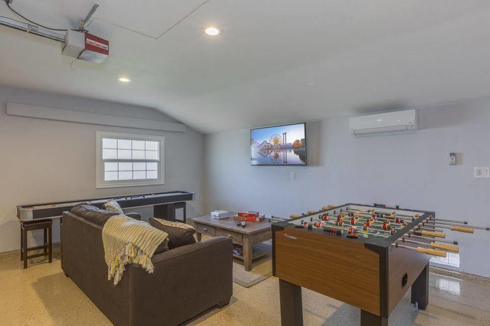 Oshkosh Luxurious Escape Apartment Anaheim Exterior photo