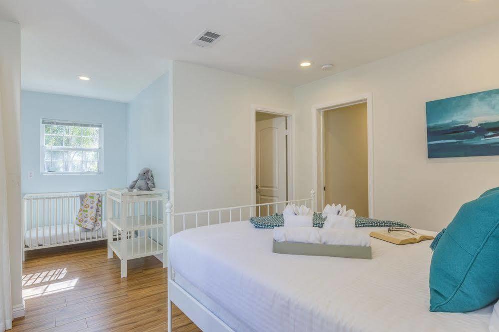 Oshkosh Luxurious Escape Apartment Anaheim Exterior photo