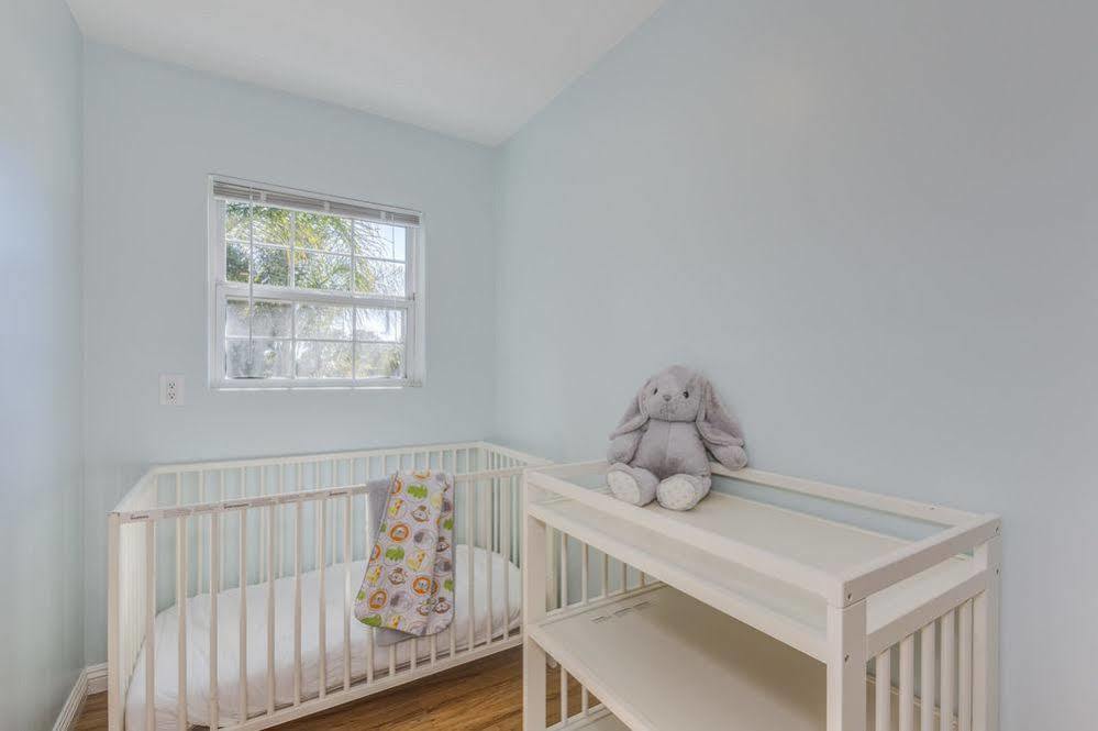 Oshkosh Luxurious Escape Apartment Anaheim Exterior photo